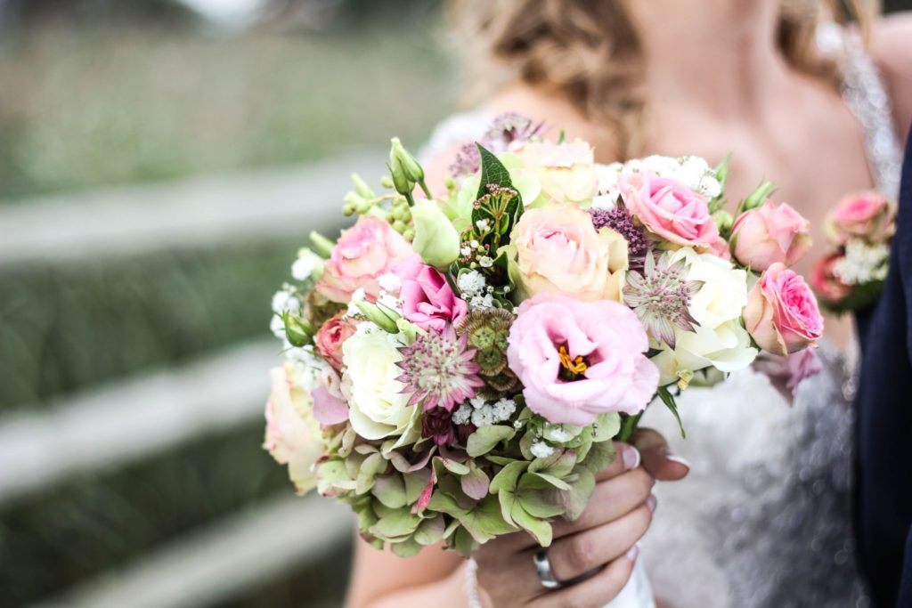 DIY Wedding Flowers Tips Image